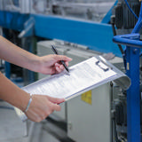 Carpeta con pinza para colgar, aluminio, A4, vertical