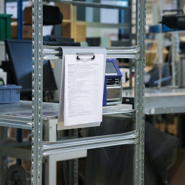 Carpeta con pinza para colgar, aluminio, A4, vertical