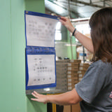 Archivador de 4 anillas magnético con repisa, aluminio, A4, horizontal