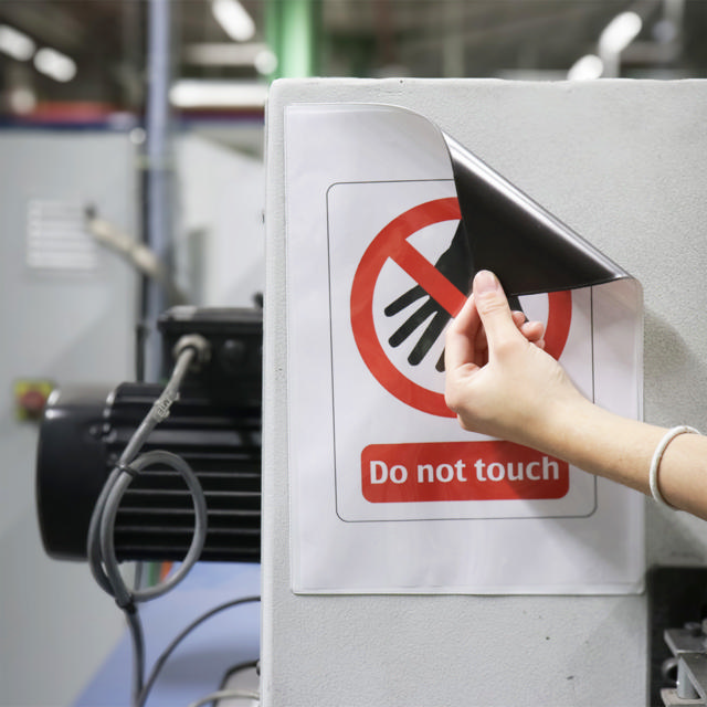 Funda porta anuncios magnética, apertura lateral grande, A4