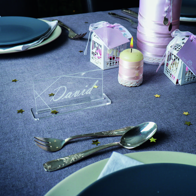 Placa rectangular de mesa en acrílico personalizable