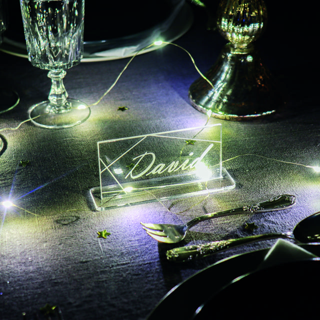 Placa rectangular de mesa en acrílico personalizable